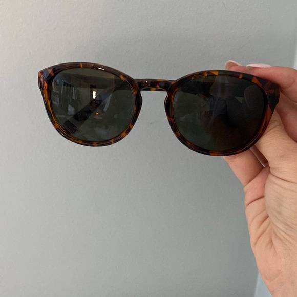 Sunglasses - Picture 2 of 4